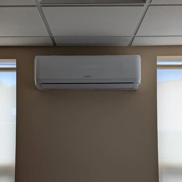 Wall-mounted ductless indoor unit